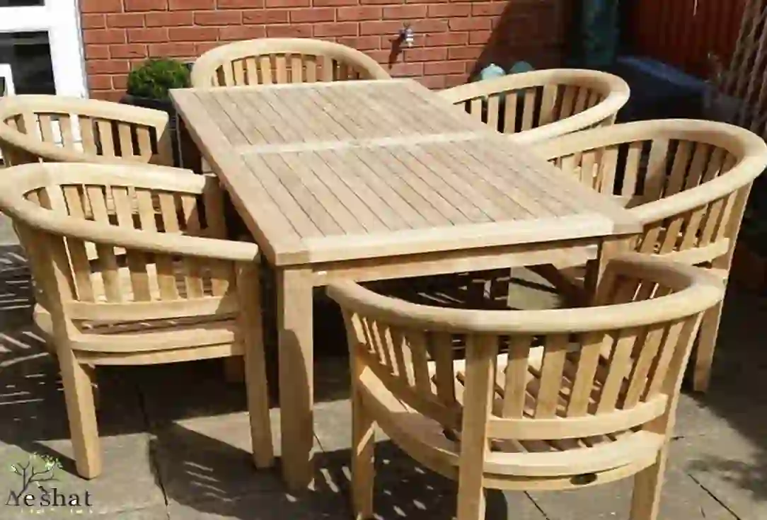 میز و صندلی چوبی بالکن