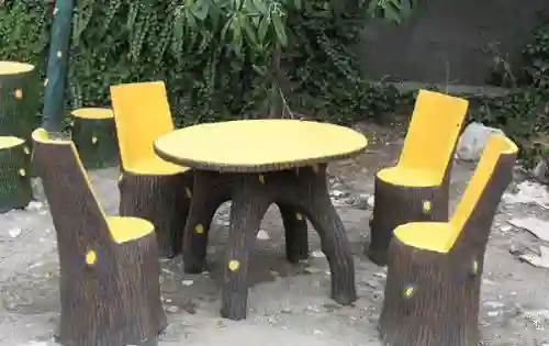 میز و صندلی باغی سیمانی